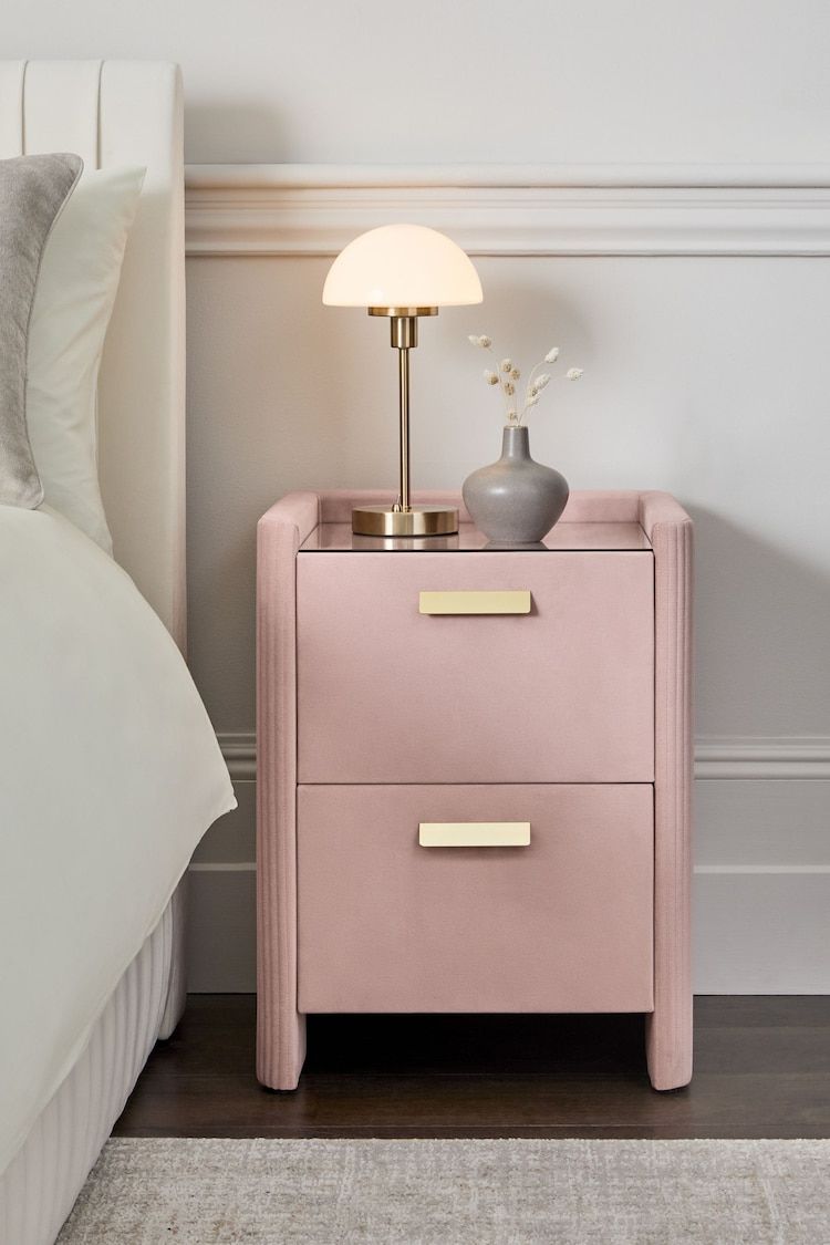 میز کنار تخت