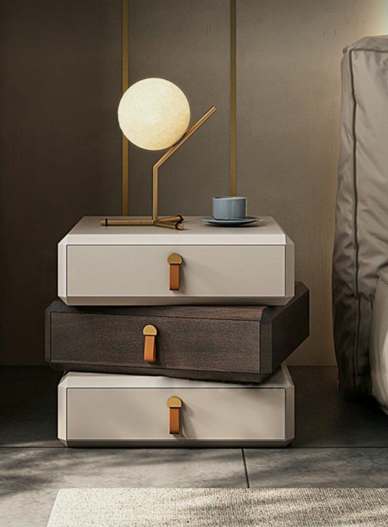 میز کنار تخت