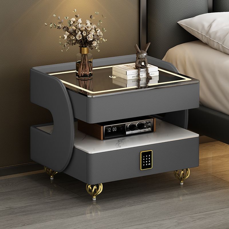 میز کنار تخت