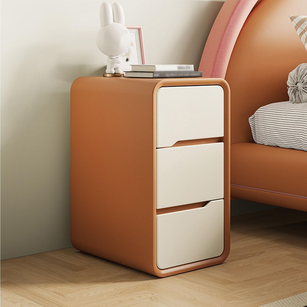 میز کنار تخت