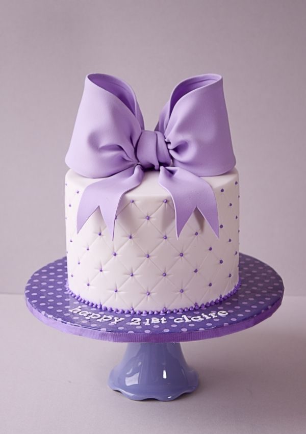 کیک تولد بنفش