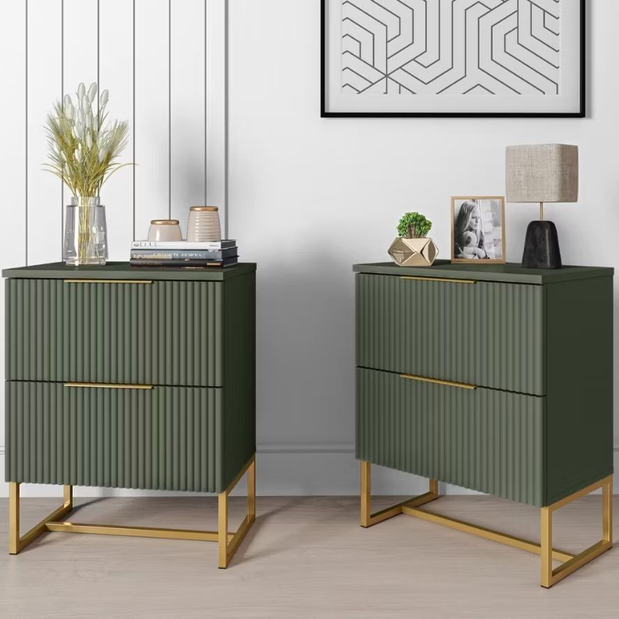 میز کنار تخت