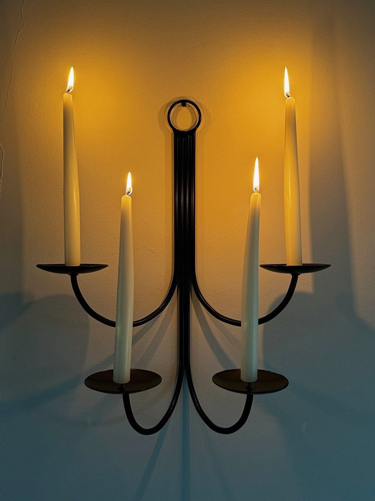 استند دیواری شمع