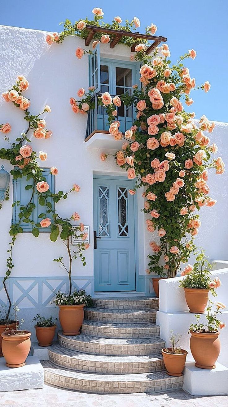  گل کاری جلوی در و تزیین ورودی با گل طبیعی