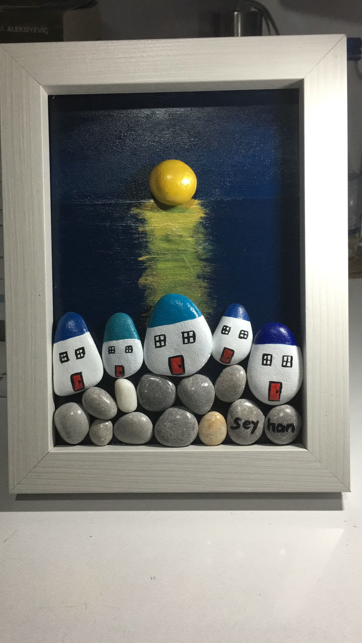 تابلو و دیوارکوب خوشگل با سنگ های نقاشی شده