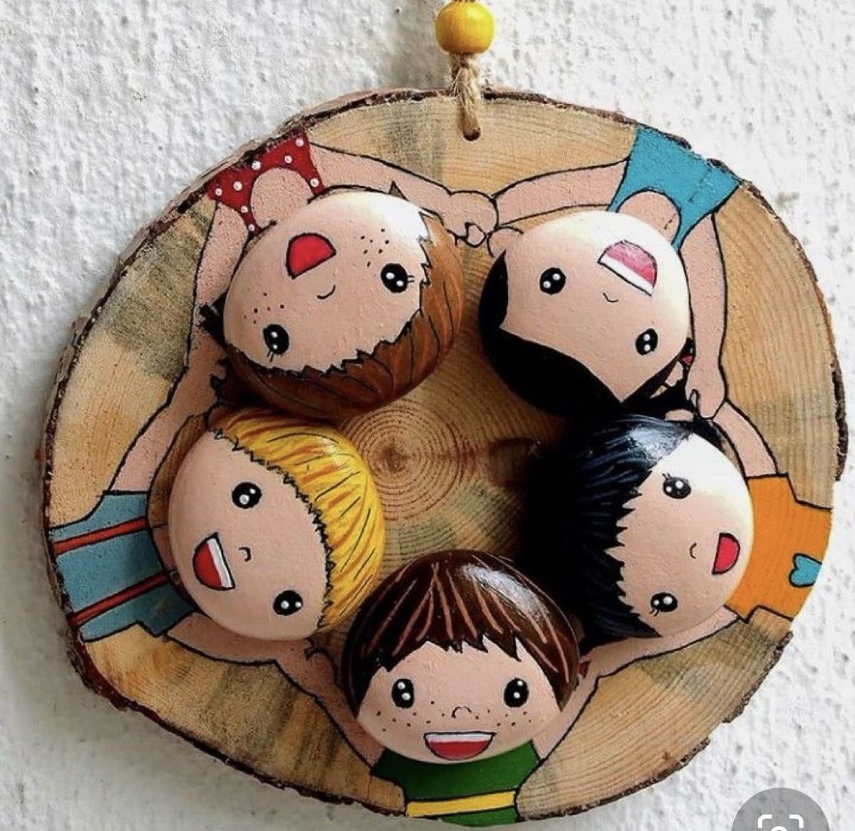 تابلو و دیوارکوب خوشگل با سنگ های نقاشی شده