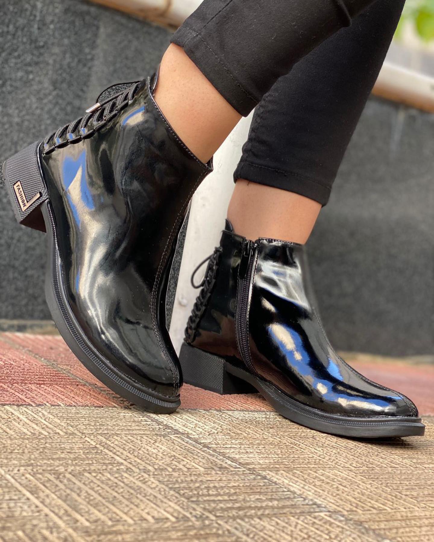 بوت پشت بند دار