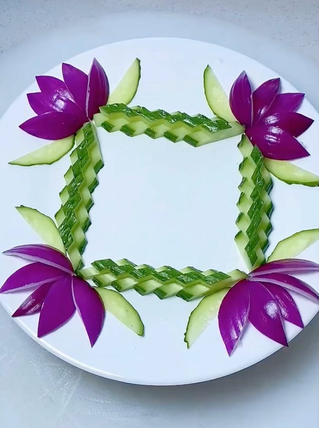 تزیین پیاز کنار غذا