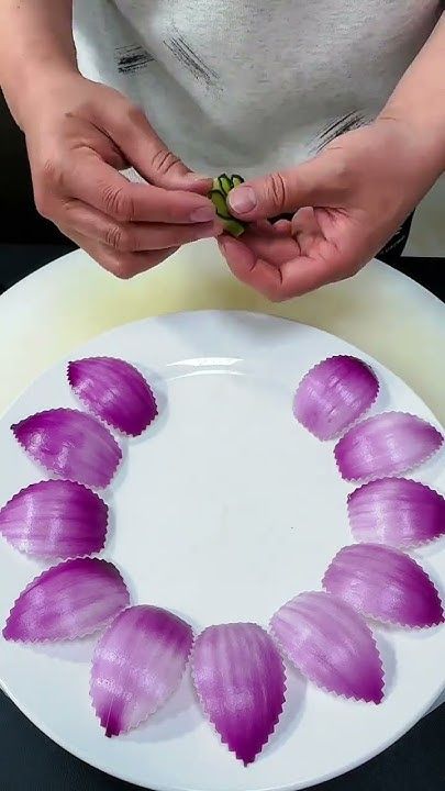 تزیین پیاز کنار غذا