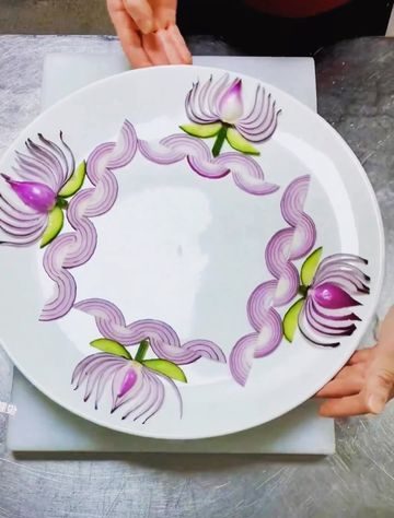 تزیین پیاز کنار غذا