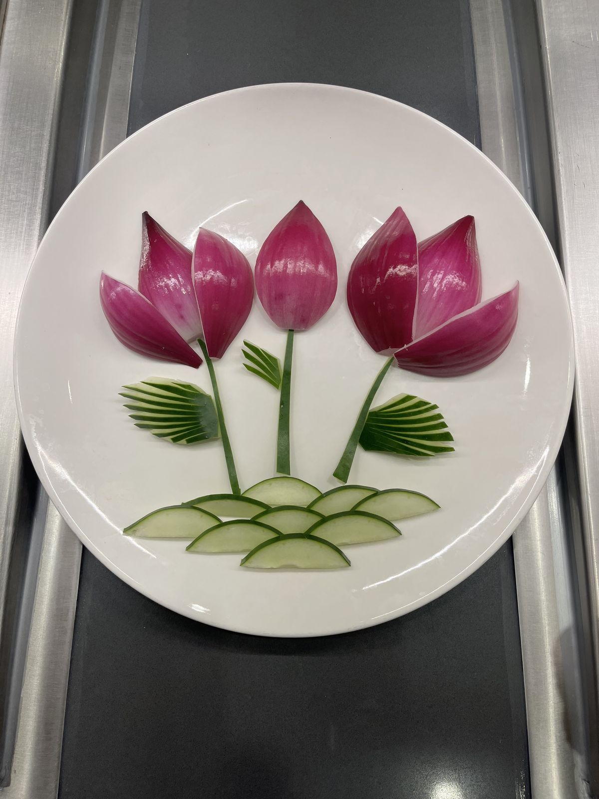 تزیین پیاز کنار غذا