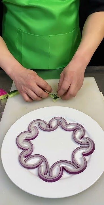 تزیین پیاز کنار غذا