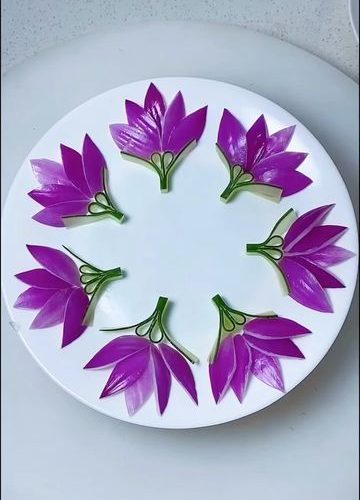 تزیین پیاز کنار غذا