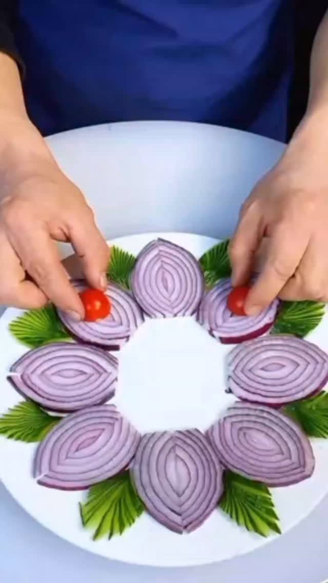 تزیین پیاز کنار غذا