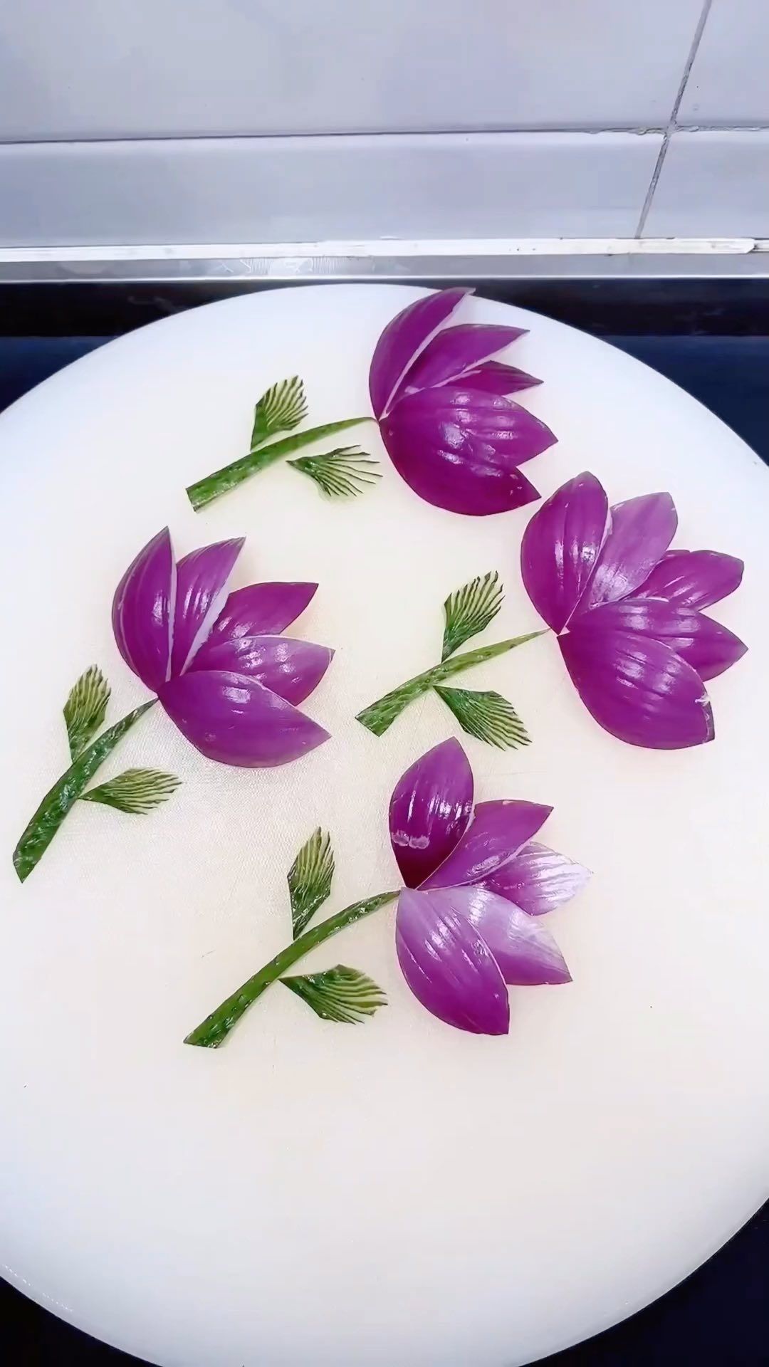 تزیین پیاز کنار غذا