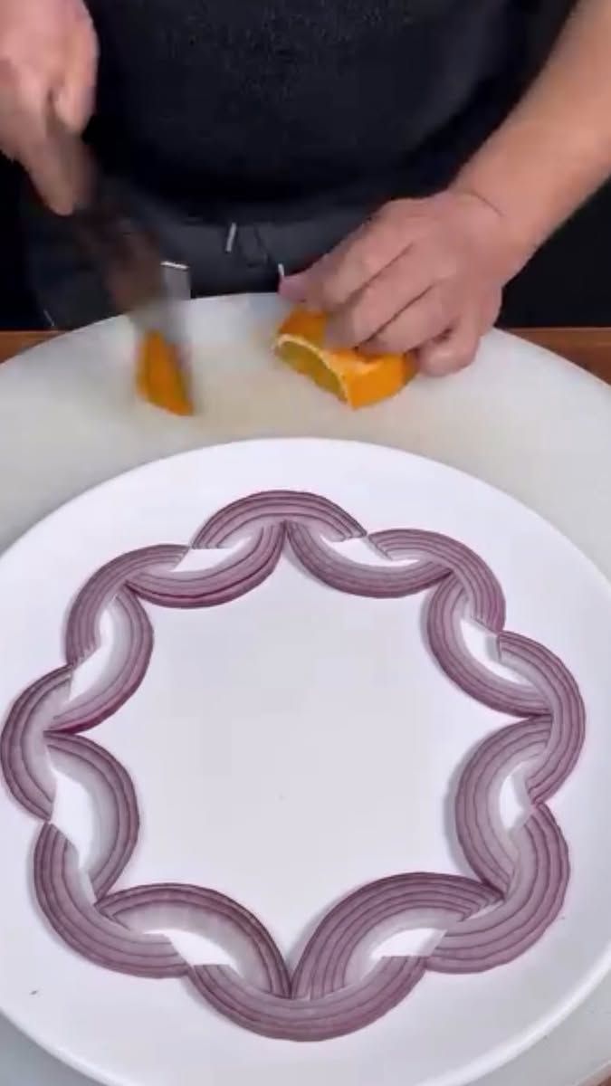 تزیین پیاز کنار غذا