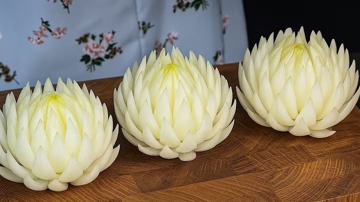 تزیین پیاز کنار غذا