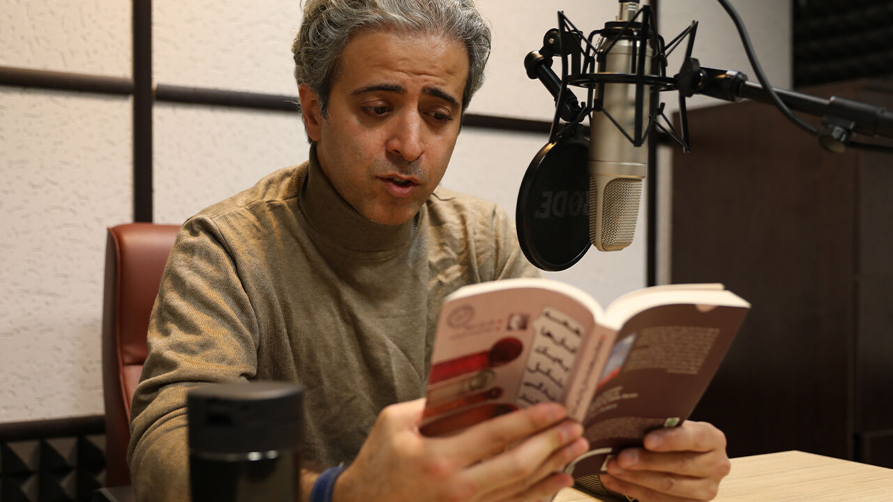 گویندگی ایوب آقاخانی