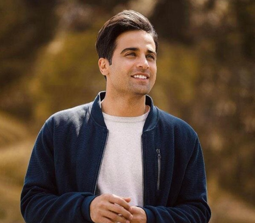 بیوگرافی آرمان درویش