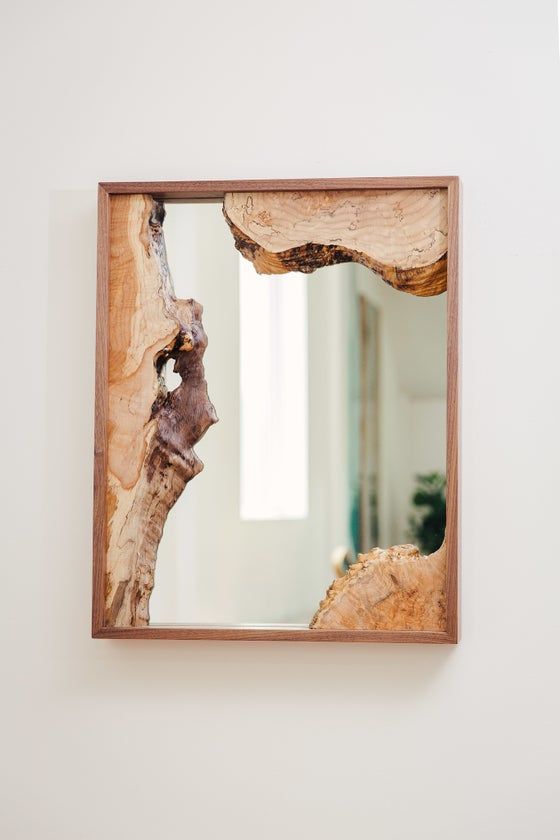 آینه تزئینی با تنه چوب درخت