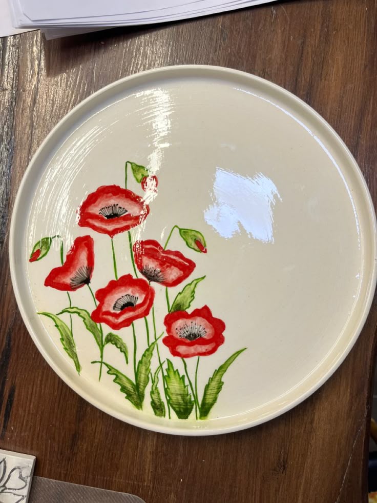 ظروف گل قرمز