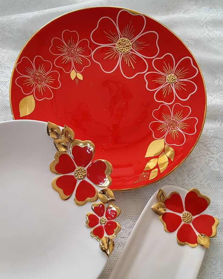 ظروف گل قرمز