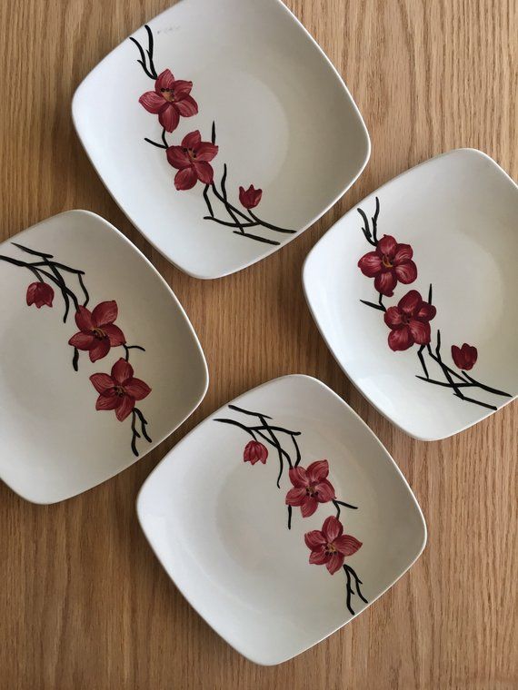 ظروف گل قرمز