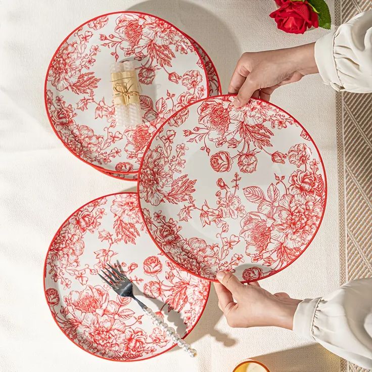 ظروف گل قرمز