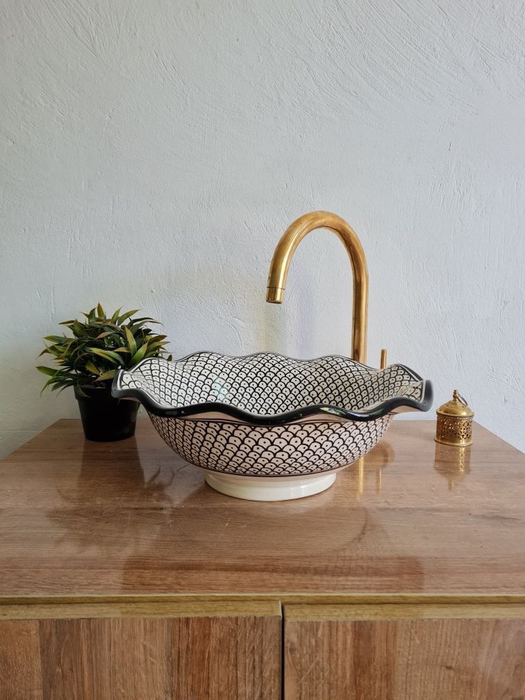 روشویی سرامیکی طرحدار