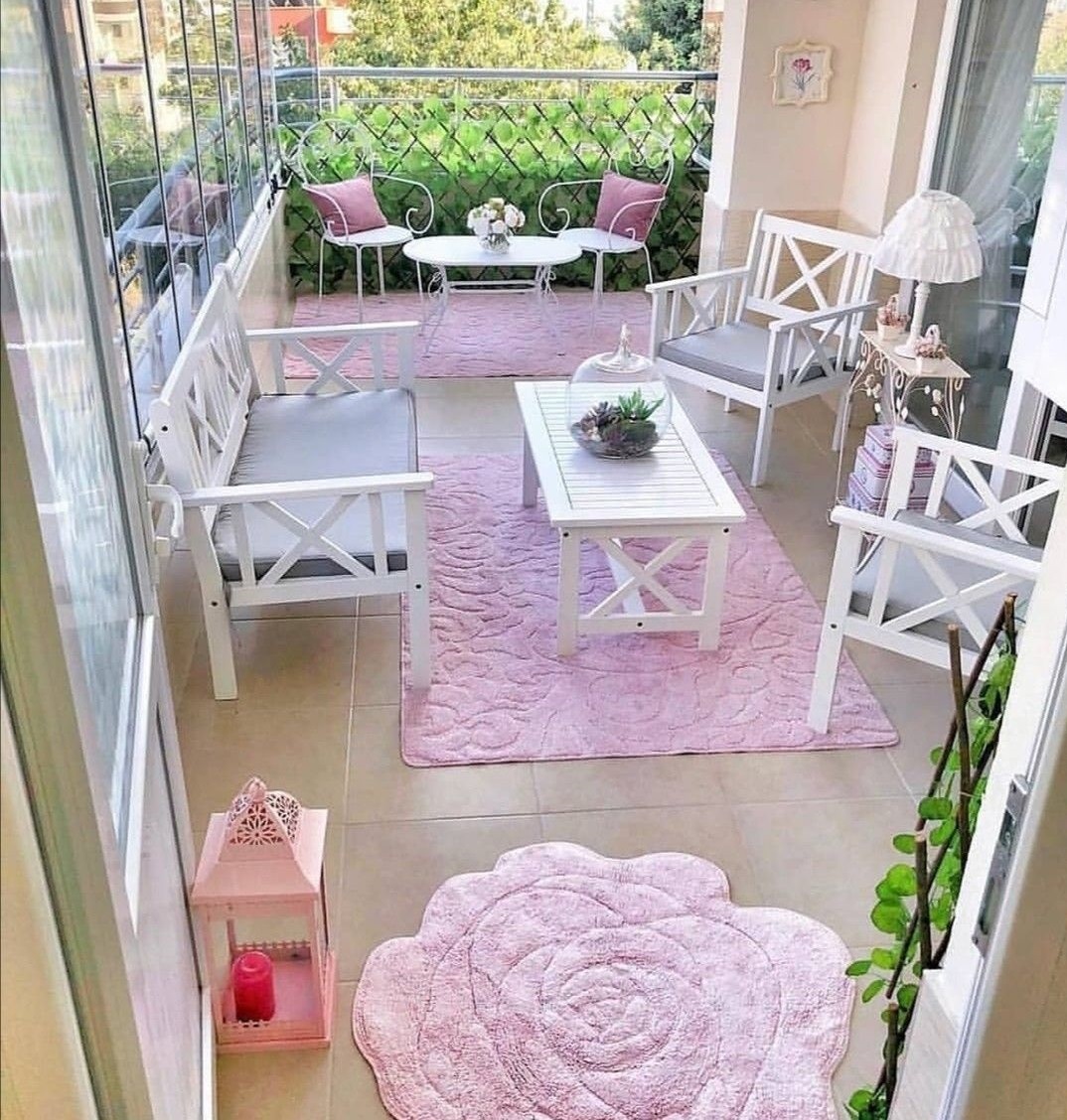 بالکن صورتی