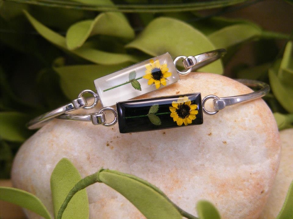 دستبند رزینی گل خشک