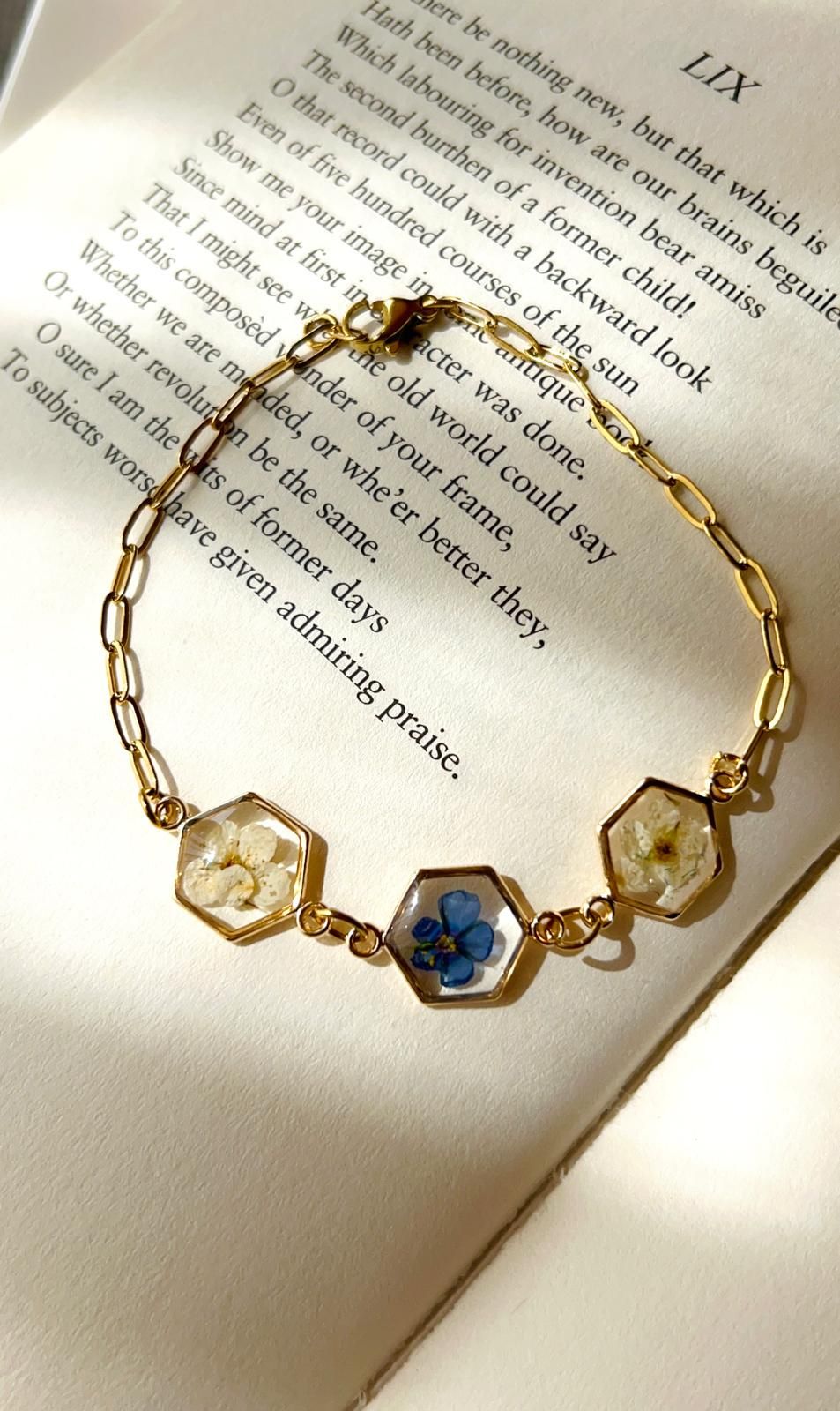 دستبند رزینی گل خشک