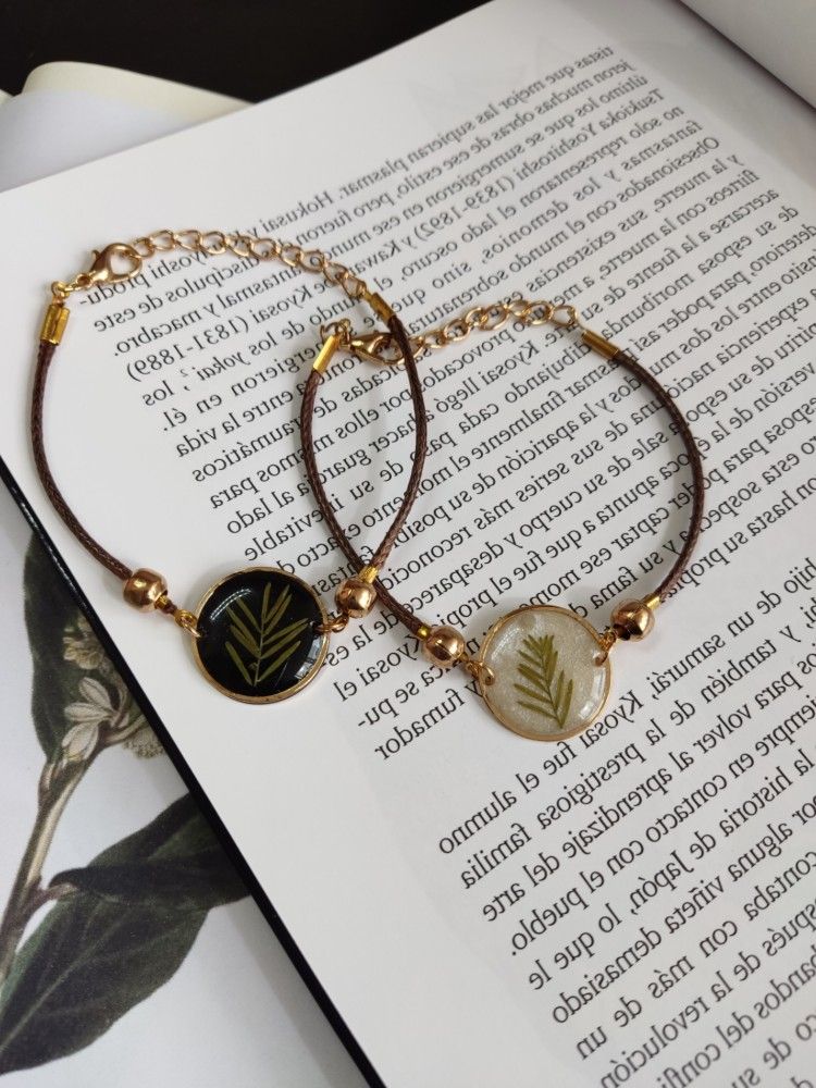 دستبند رزینی گل خشک