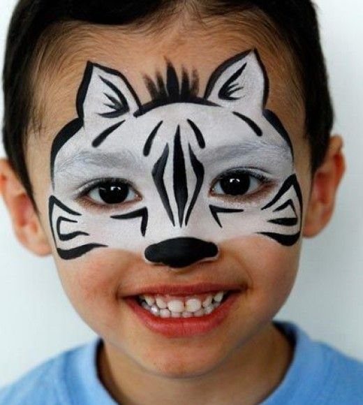 نقاشی گرافیکی روی صورت کودک