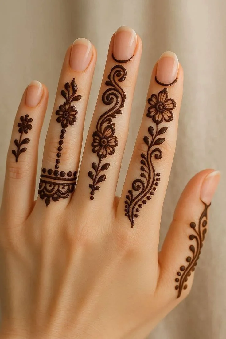 طراحی حنا روی دست ساده