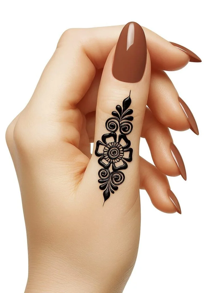 طراحی حنا روی دست ساده