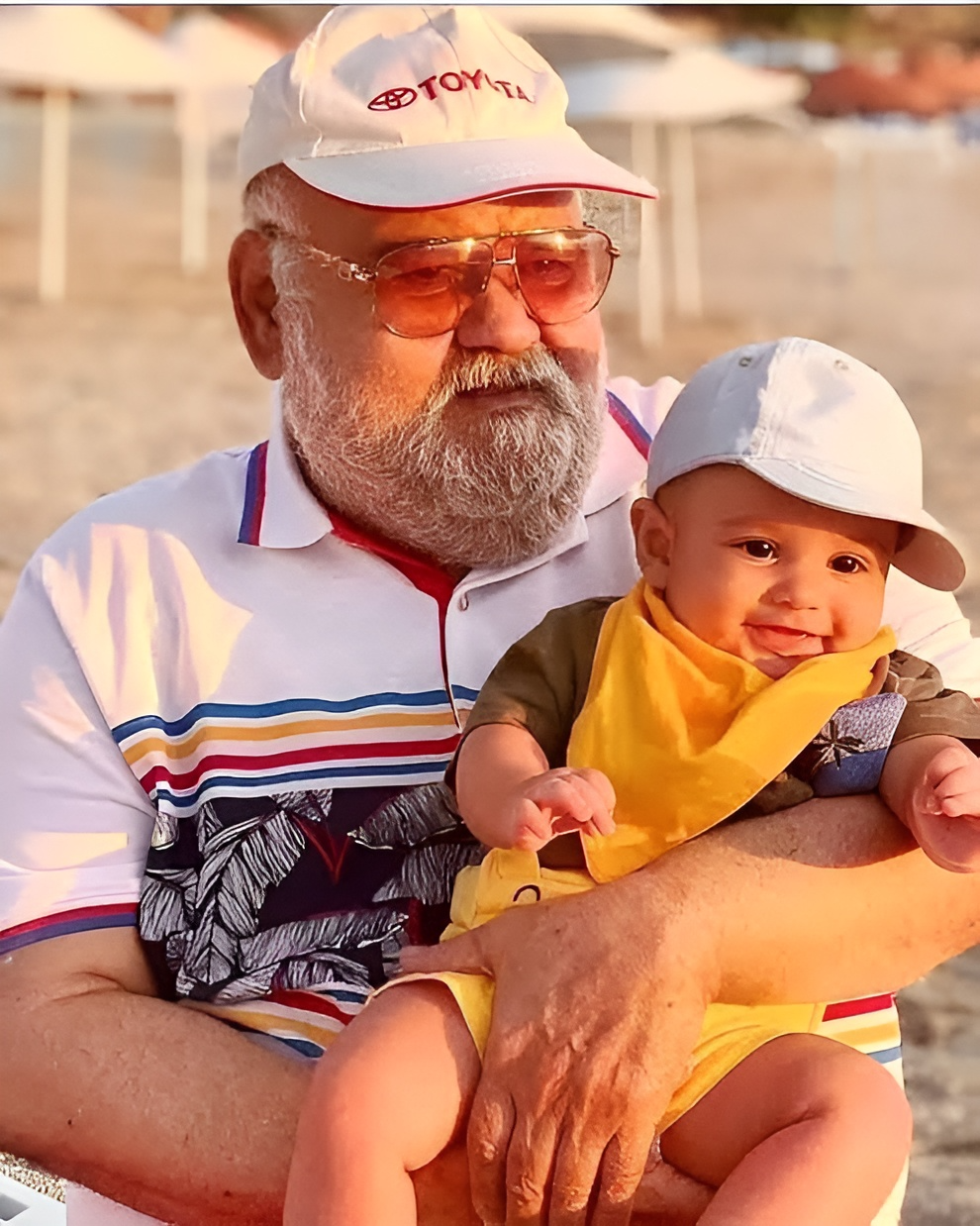 نوه اکبر عبدی