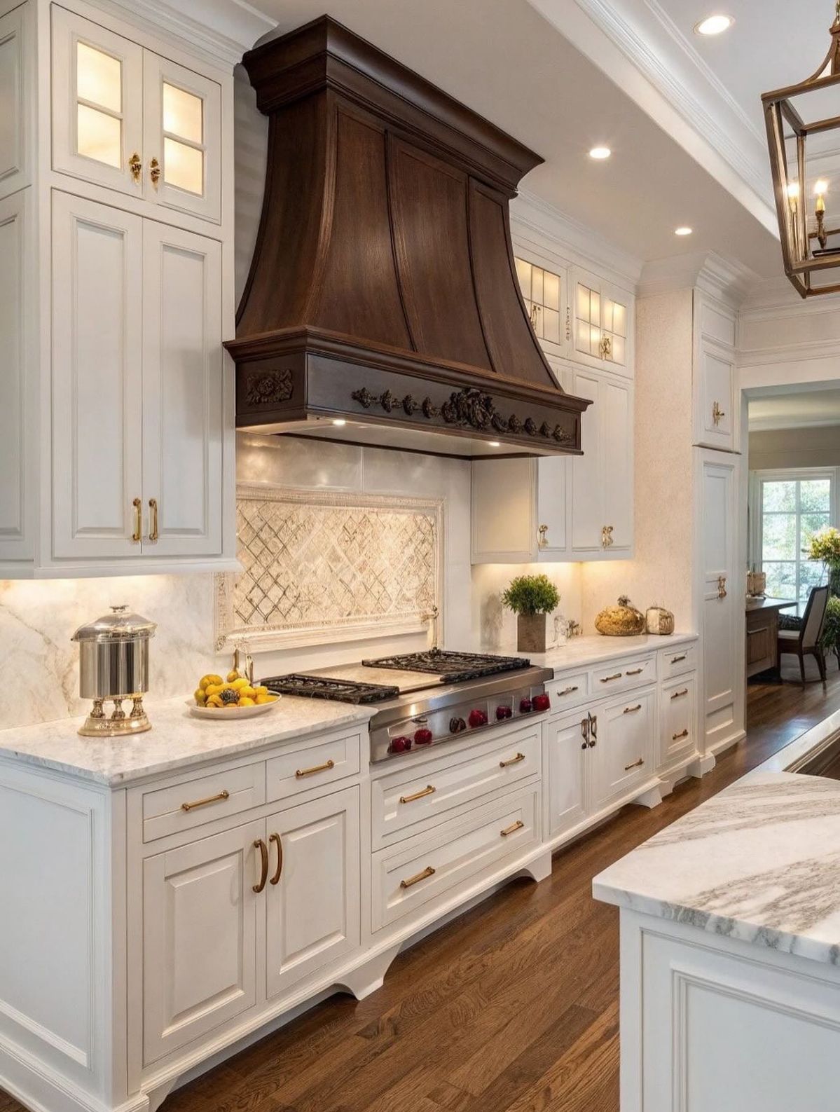 کابینت نئوکلاسیک سفید و چوب