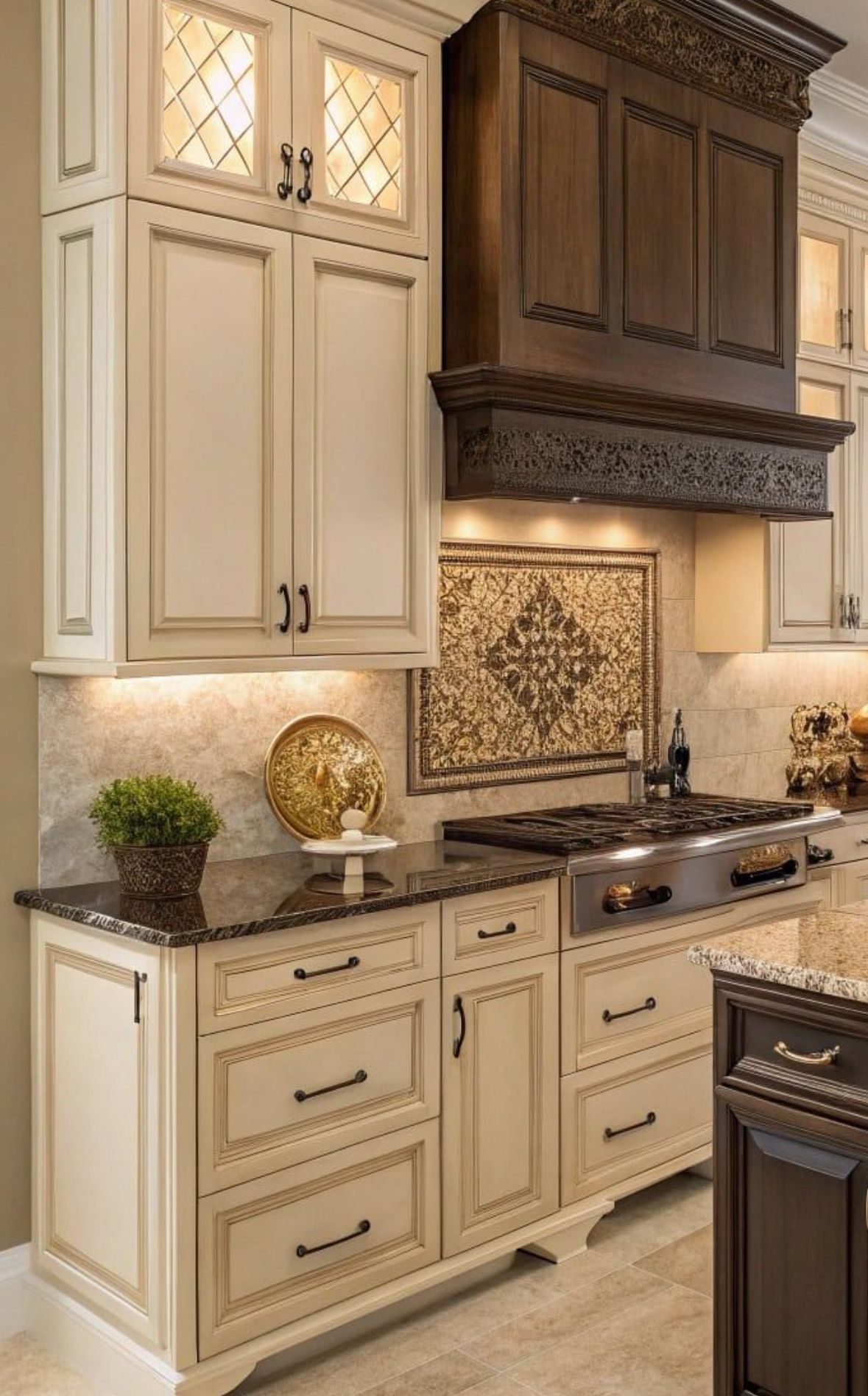 کابینت نئوکلاسیک سفید و چوب