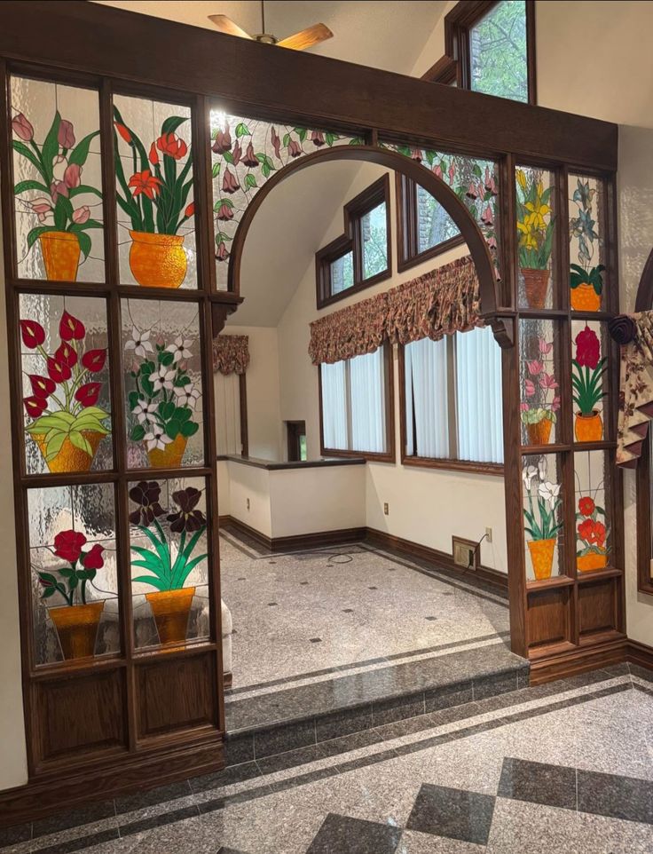 دیوار جدا کننده ترکیب چوب و شیشه