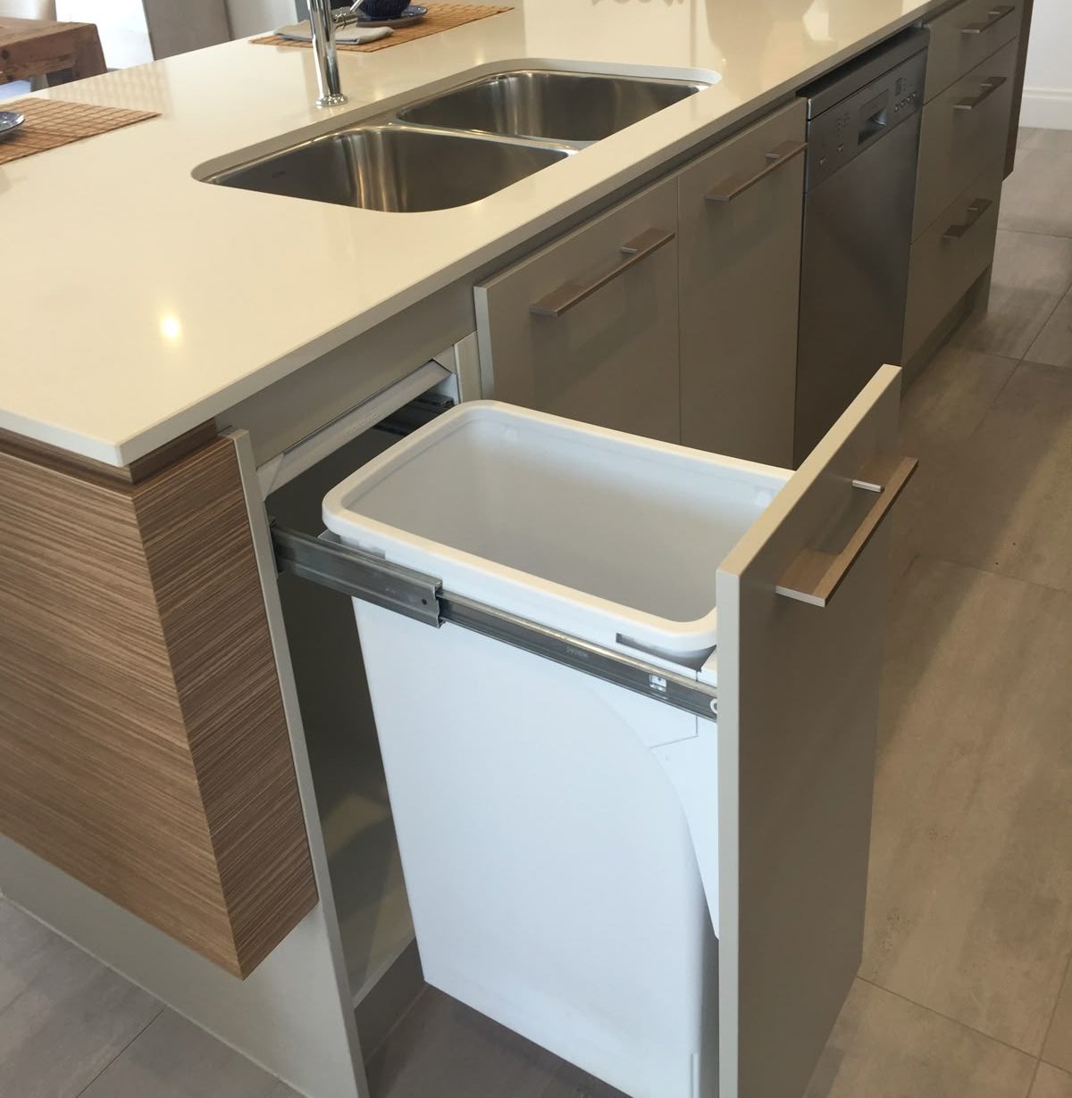 مدل سطل زباله کابینتی