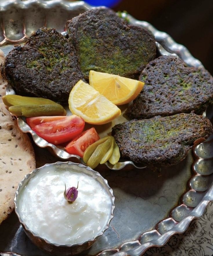 تزئین کوکو سبزی مجلسی
