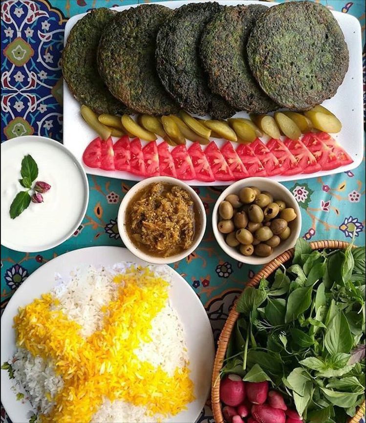 تزئین کوکو سبزی مجلسی
