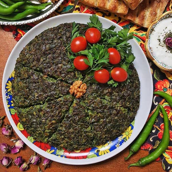 تزئین کوکو سبزی مجلسی