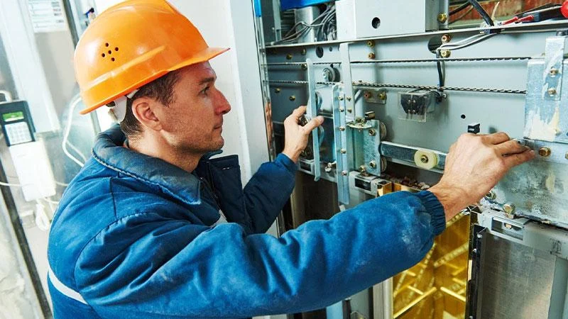 بار اضافی در آسانسور؛ دلیل سوختن برد