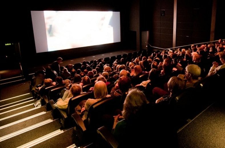 فاصله گذاری در سینما