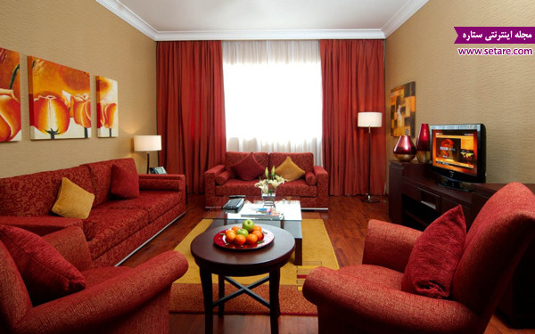 مبلمان و پرده های قرمز - اتاق نشیمن قرمز - طراحی داخلی و دکوراسیون قرمز