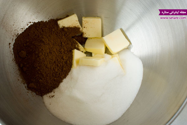 موس شکلات،پاوند کیک،موس شکلات سفید،،طرز تهیه دسر پاوند کیک و موس شکلات لایه‌ای با سس شکلات