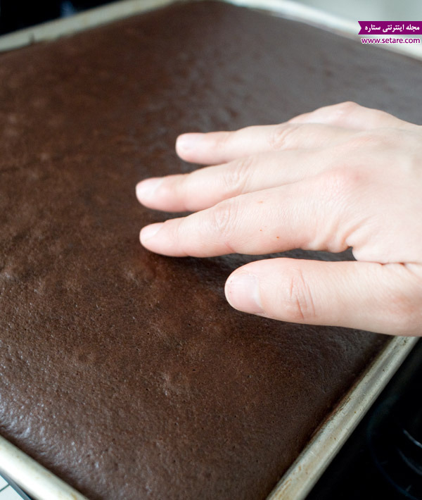 شکلات سفید،پخت کیک،پاوند کیک،طرز تهیه دسر پاوند کیک و موس شکلات لایه‌ای با سس شکلات،موس