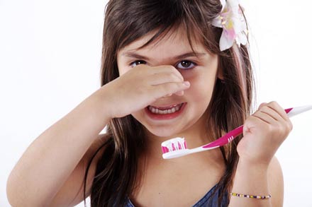 بوی بد دهان کودکان: علت و راه و روش‌های درمان آن